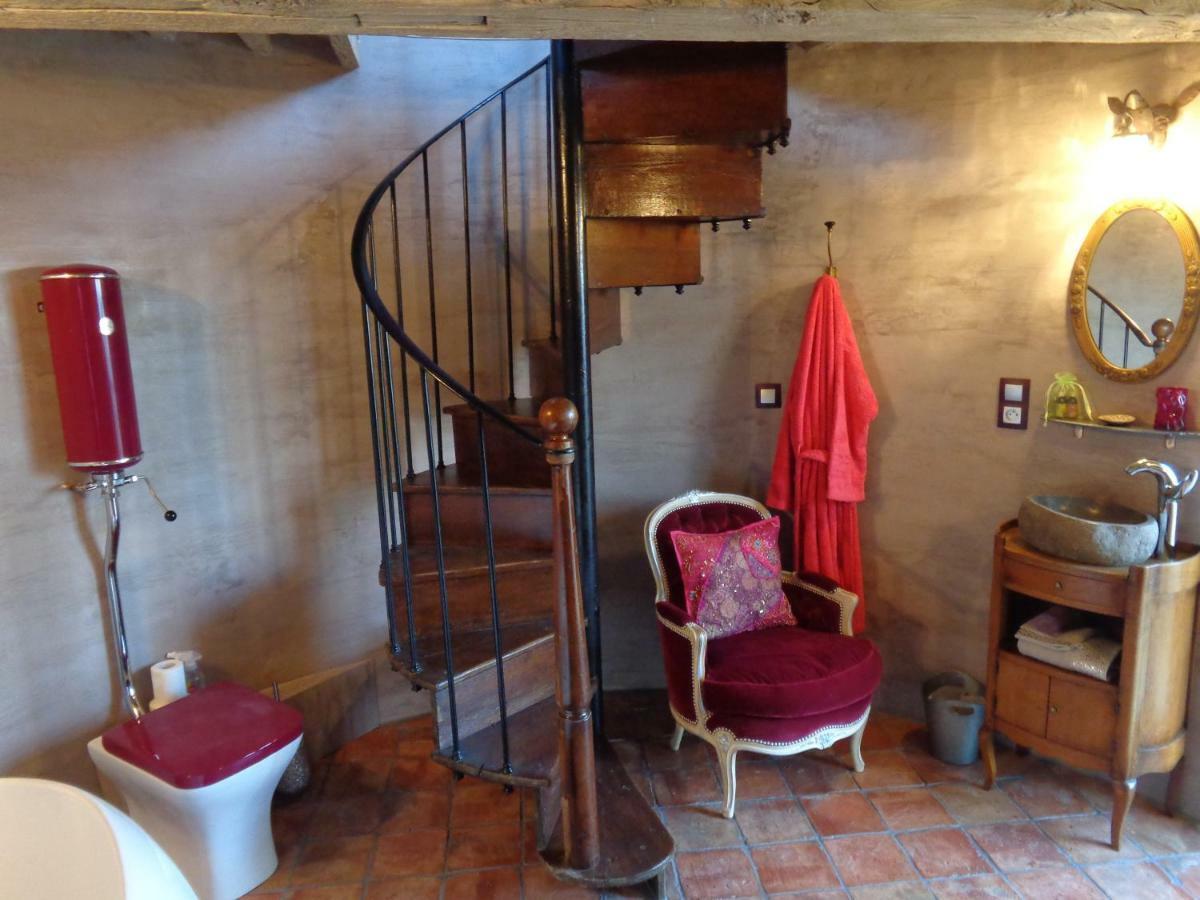 Bed and Breakfast La Tour De Quinsonnas Serezin-de-la-Tour Exterior foto